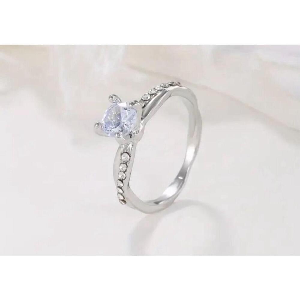 Women's Silver 6mm Cubic Zirconia Engagement Ring Size 6